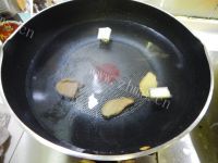 美味的鱼片鸳鸯火锅做法图解3)