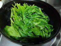 甘脆的素炒菠菜做法图解3)