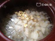美味的银耳雪梨莲子汤做法图解5)