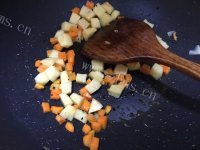 鲜虾杂蔬咖喱饭做法图解3)