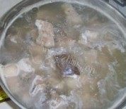 美味的排骨炖豆角做法图解1)