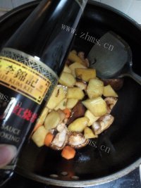 家常菜香菇炖土豆做法图解9)