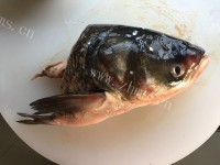 喷香的鱼头豆腐汤做法图解1)