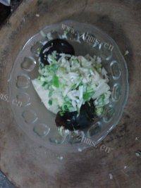 简单版皮蛋豆腐做法图解4)