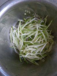 自己做的西葫芦鸡蛋煎饼做法图解2)