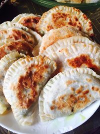 色味俱佳的韭菜盒子做法图解15)