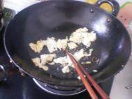 美味蒜苔鸡蛋面做法图解7)
