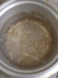 美味的虾皮紫菜蛋花汤做法图解3)