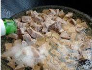 家常菜啤酒烧牛肉做法图解5)