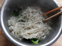 凉拌菠菜粉丝做法图解7)