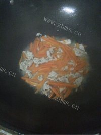 红萝卜炒肉片做法图解6)