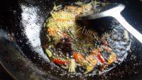 家常菜芹菜炒豆干做法图解6)