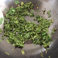 香气浓郁的香椿芽炒鸡蛋做法图解4)