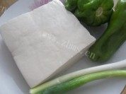 家常菜青椒炒豆腐做法图解1)