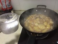 美味营养的土豆烧肉做法图解8)