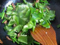 家常菜蒜薹炒肉做法图解4)