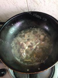 家常菜排骨炖芋头做法图解5)