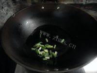 家常菜茭白炒毛豆做法图解3)