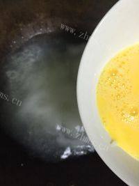 美味的虾皮紫菜蛋花汤做法图解3)