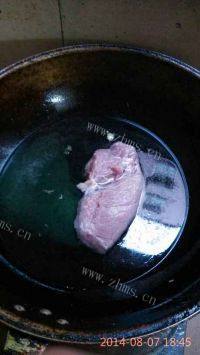 诱人的油豆腐烧肉做法图解2)