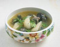色泽不错的天麻炖乌鸡