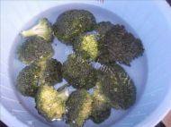 西兰花炒肉丝做法图解2)