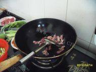 下饭的蒜薹炒肉做法图解5)
