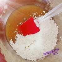 自制广式莲蓉蛋黄月饼做法图解3)