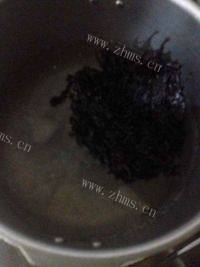 家常菜紫菜瘦肉蛋花汤做法图解4)