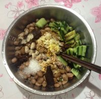 好吃的凉拌青瓜花生米做法图解4)