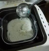 自己做的烫面葱油饼做法图解1)
