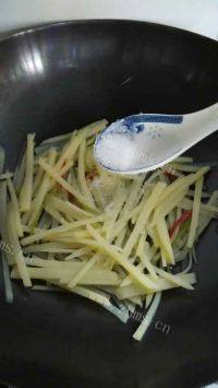 家常菜酸辣土豆丝