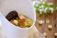 银耳莲子煲鸡汤做法图解12)