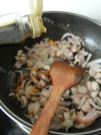 自制猪肉手抓饭做法图解7)