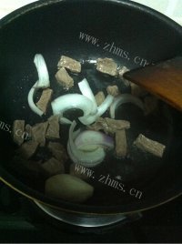 美味的咖喱牛肉饭做法图解5)
