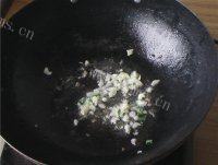 营养丰富的紫菜丝瓜瘦肉汤做法图解6)