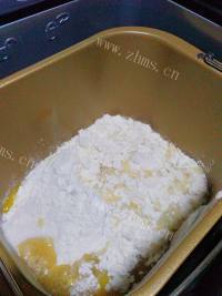 香软的红糖红枣桂圆面包做法图解5)