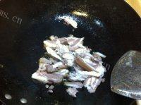 色泽不错的爆炒羊肉做法图解4)