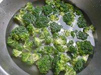 鲜嫩多汁蚝油西兰花做法图解2)