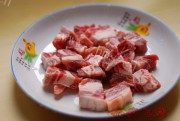 美味的腐乳蒸排骨做法图解1)