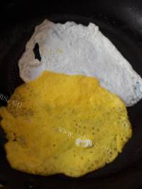 美味肉松蛋卷(春暖花开)做法图解5)