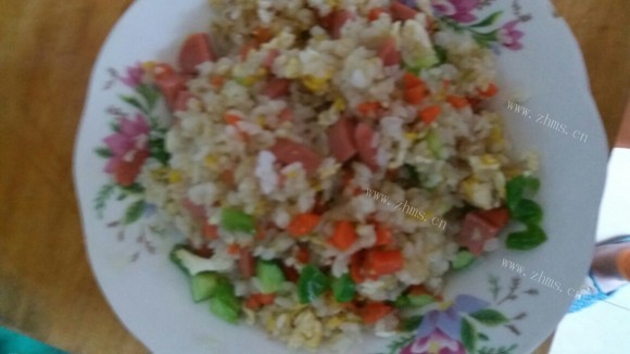 芳香四溢的什锦炒饭