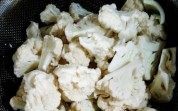 清淡的炒菜花做法图解2)