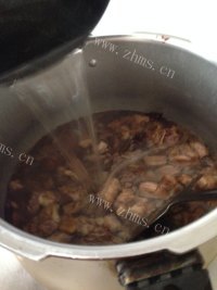 质嫩爽口的红烧牛肉做法图解12)
