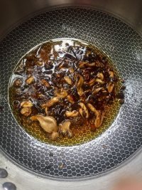家常菜酸辣白菜做法图解1)