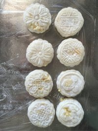 自制榴莲冰皮月饼做法图解12)