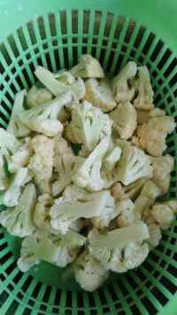 家常菜腊肉炒花菜做法图解4)