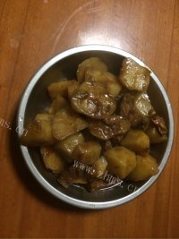 唇齿留香的土豆烧肉做法图解7)