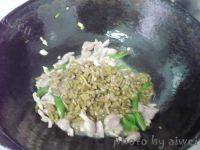 家常菜酸豆角炒鸡胗