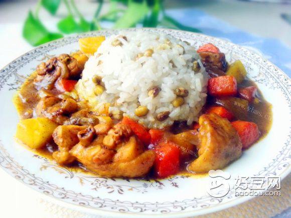 美味的咖喱鸡饭